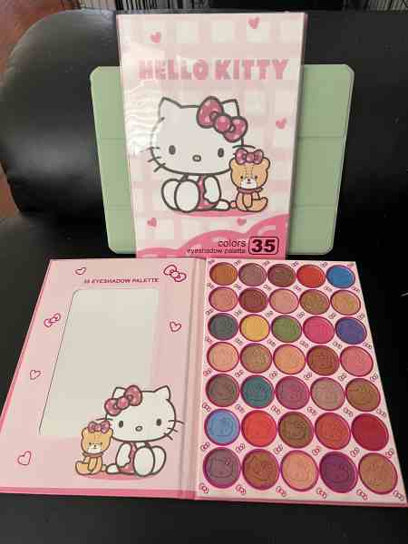  Hello Kitty 35 color eyeshadow palette  