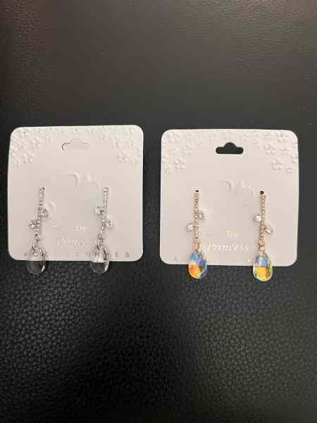 Raindrop crystal earrings 