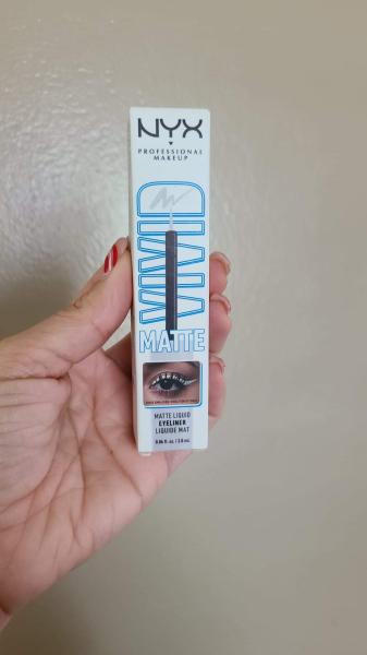 NYX vivid  Matte liquid eyeline - White 