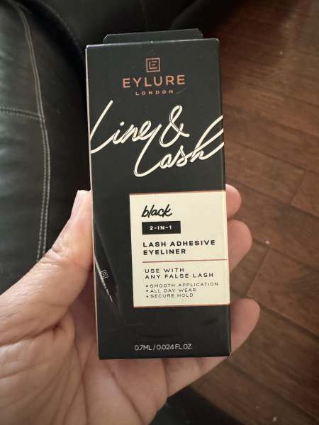 Eylure liner and lashes adhesive 