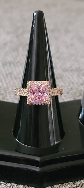 18K glam pink ring Size.6 