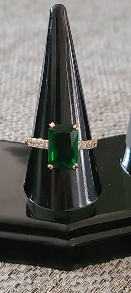 14K emerald ring size. 7,8