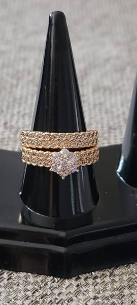 18K marry me ring Size. 8 