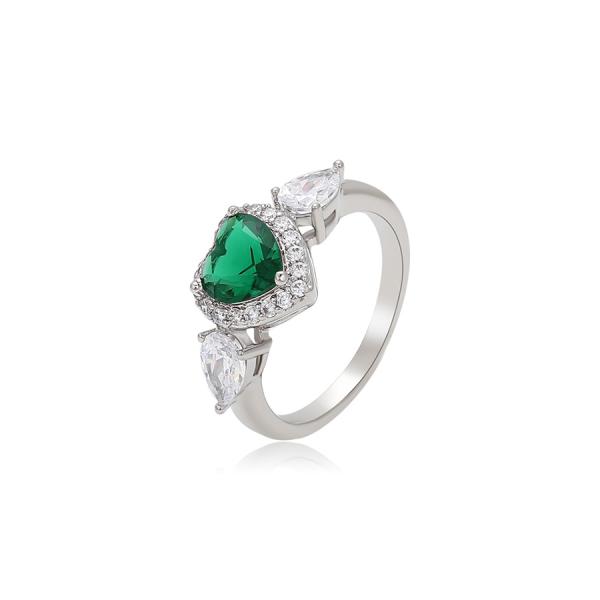 WG green flying heart ring  Size. 8