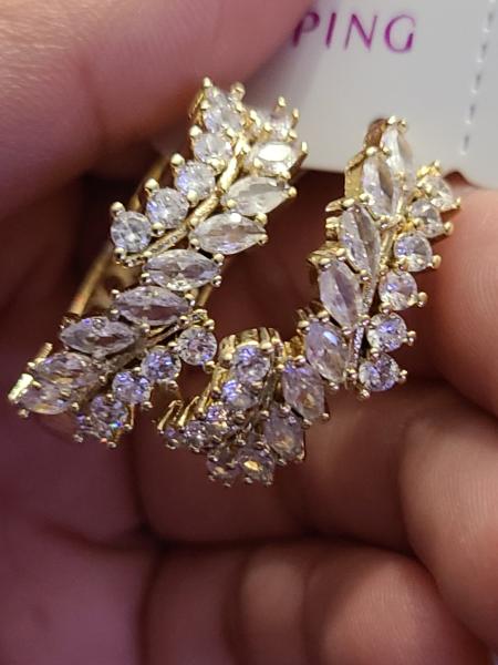 14K side to side glam earring 