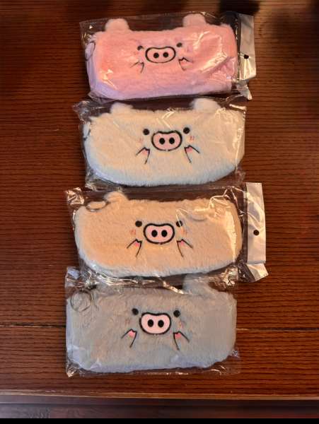 Piggy keychain wallet 
